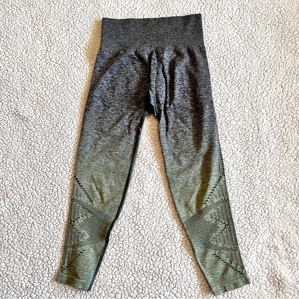 Seamless Ombre capri size small